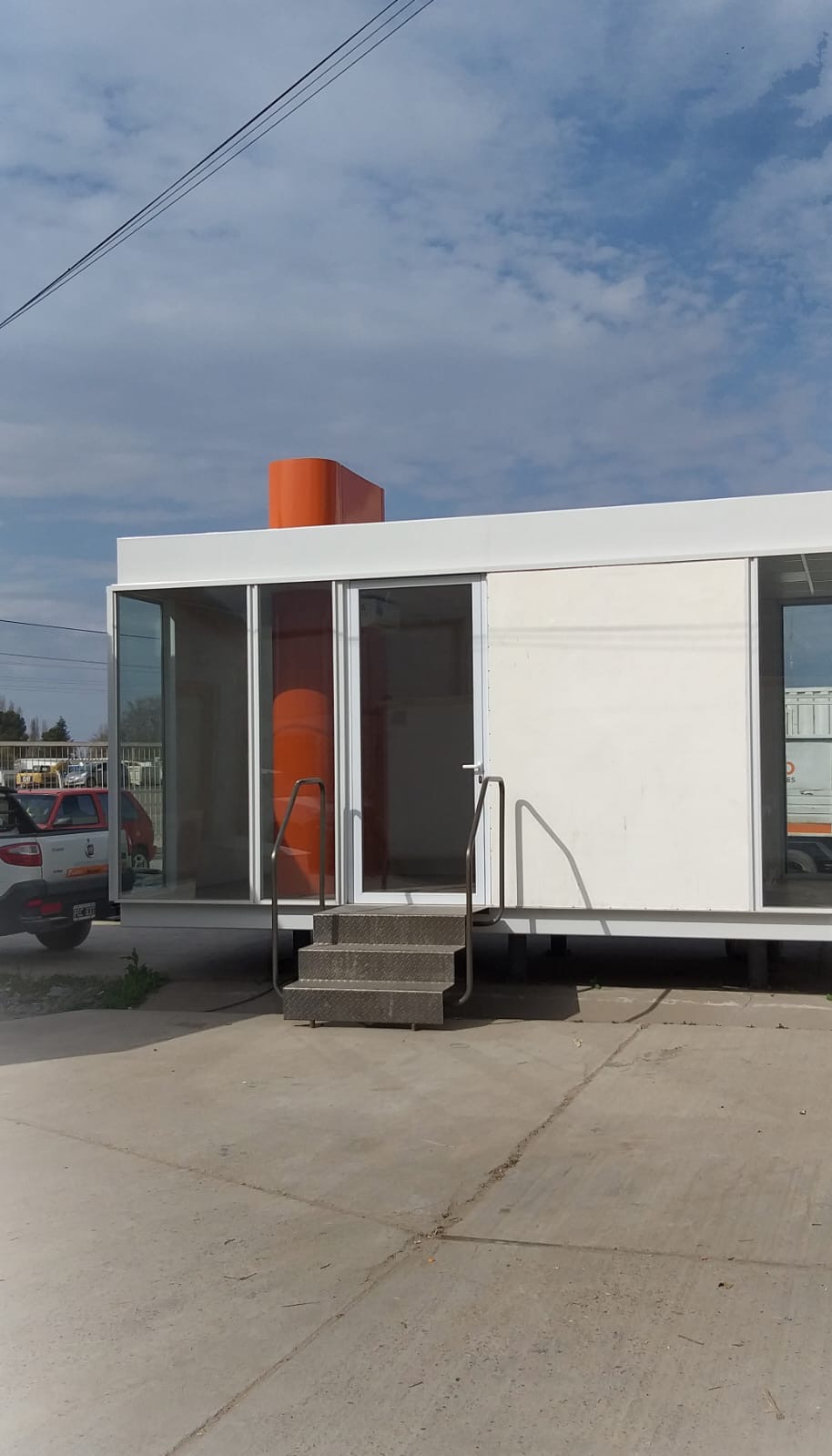 Módulo con escalera de acceso listo para transporte