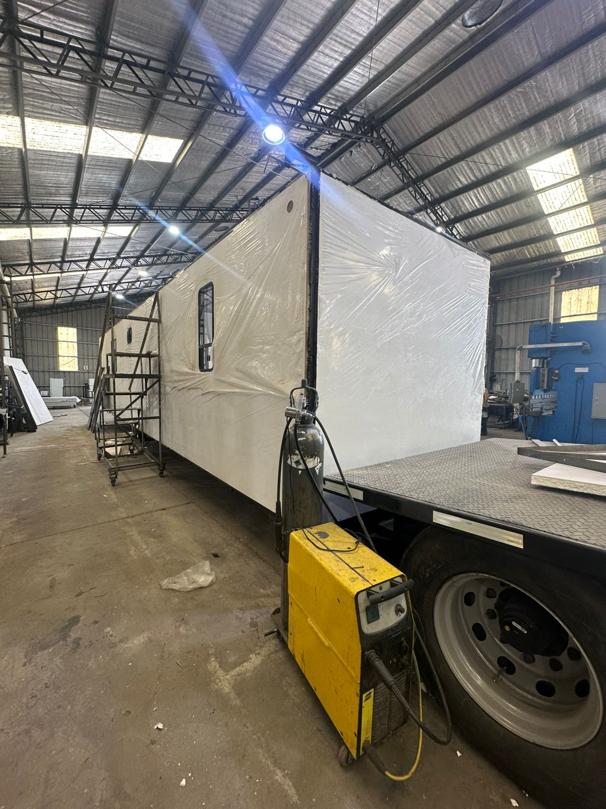 Trailer autoportante sobre viga - Módulo en construcción